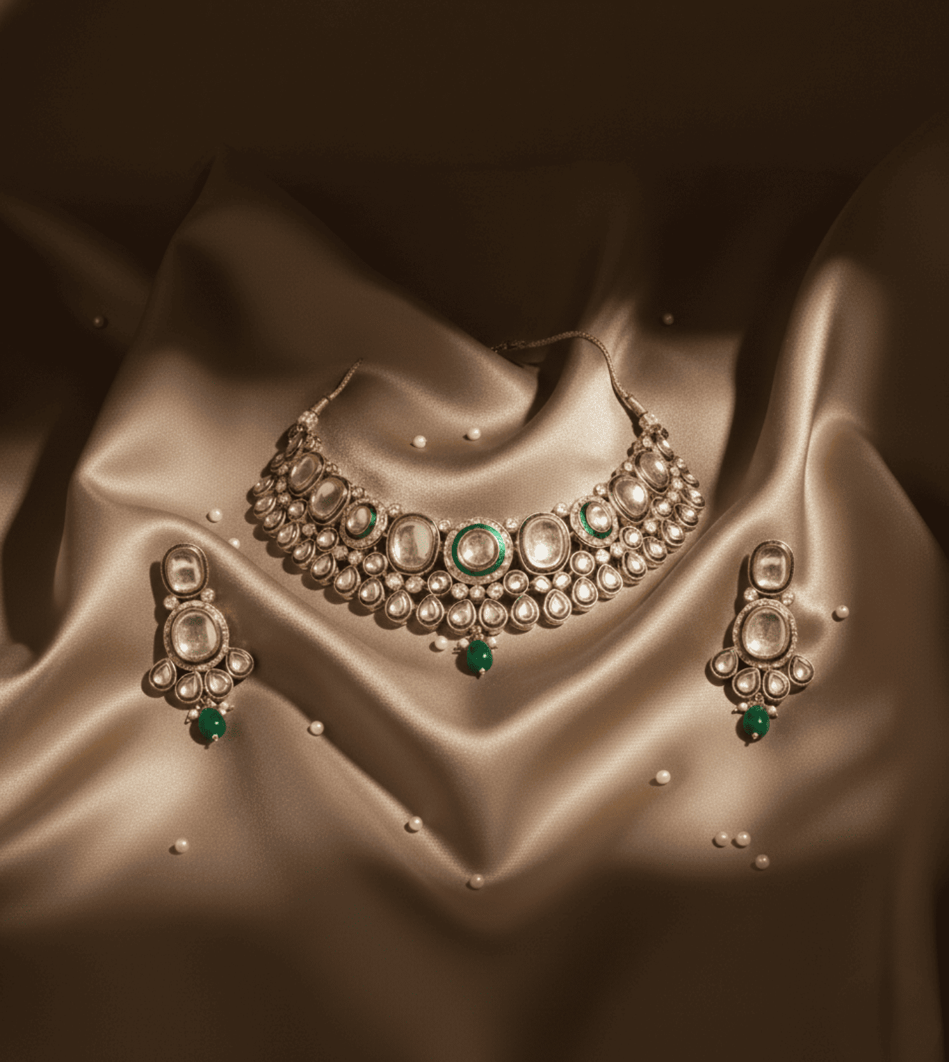 Kundan Emerald Necklace Set